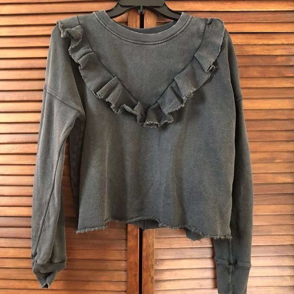 Free People Sweaters - 🌻Free People Ooh La Ruffled Sweatshirt